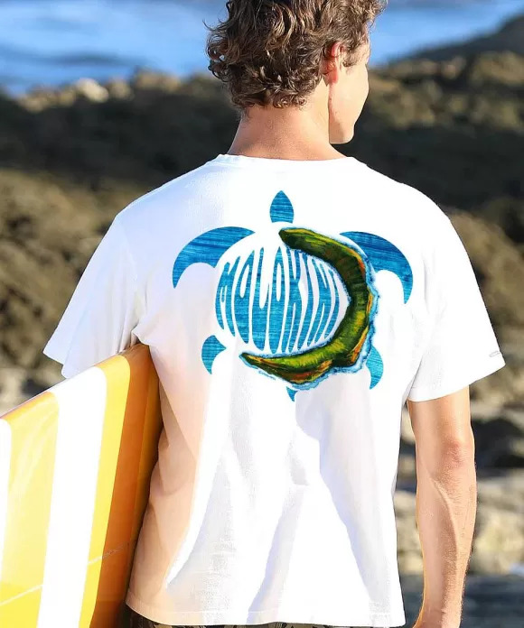 T-Shirts>Crazy Shirts Molokini Honu - White Short Sleeve Crewneck T-Shirt